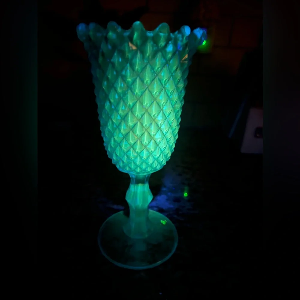 Vintage Westmoreland Bermuda Blue Sawtooth Diamond Point Celery Vase Glows 9.5”